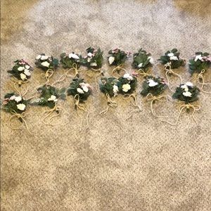 15 mini bouquet/pew ends